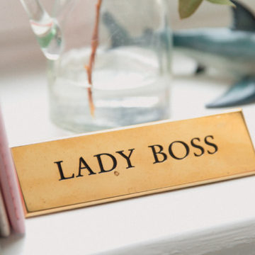 Donne manager, una strada ancora lunga: mai così tante donne al lavoro, troppo poche in posizioni dirigenziali