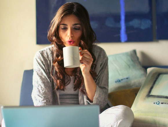 Smart working e Covid-19, non solo ansia e iper lavoro ma anche più tempo per la famiglia Smart working e Covid-19, non solo ansia e iper lavoro ma anche più tempo per la famiglia