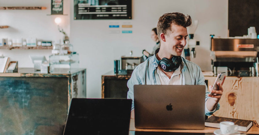 Smart working in Italia: cosa è cambiato in dieci anni Smart working in Italia: cosa è cambiato in dieci anni