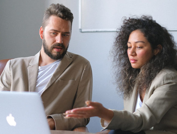 Parità salariale, l’Unione Europea cerca di colmare il gap retributivo tra uomini e donne Parità salariale, l’Unione Europea cerca di colmare il gap retributivo tra uomini e donne