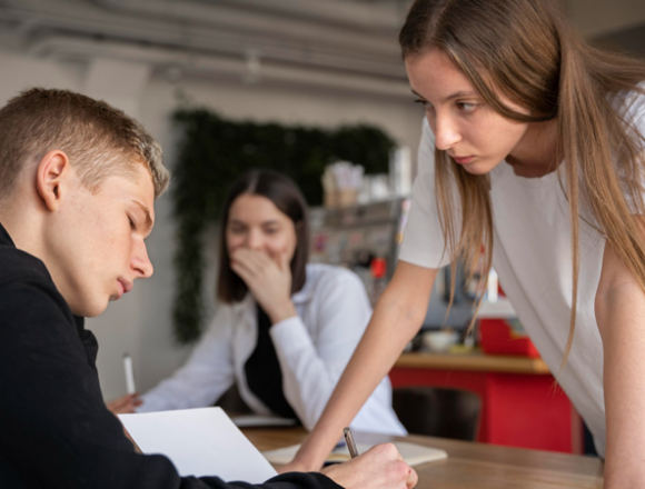 Diversità e lavoro, il 26% della comunità LGBT+ dichiara di essere discriminata in ambiente professionale Diversità e lavoro, il 26% della comunità LGBT+ dichiara di essere discriminata in ambiente professionale