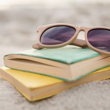 Libri HR per l’estate 2025: novità da leggere in vacanza