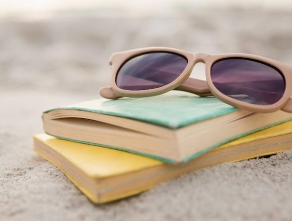 Libri HR per l’estate 2025: novità da leggere in vacanza