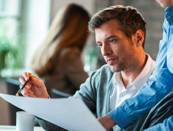 Guidare nell’incertezza: i paradossi del management contemporaneo Guidare nell’incertezza: i paradossi del management contemporaneo