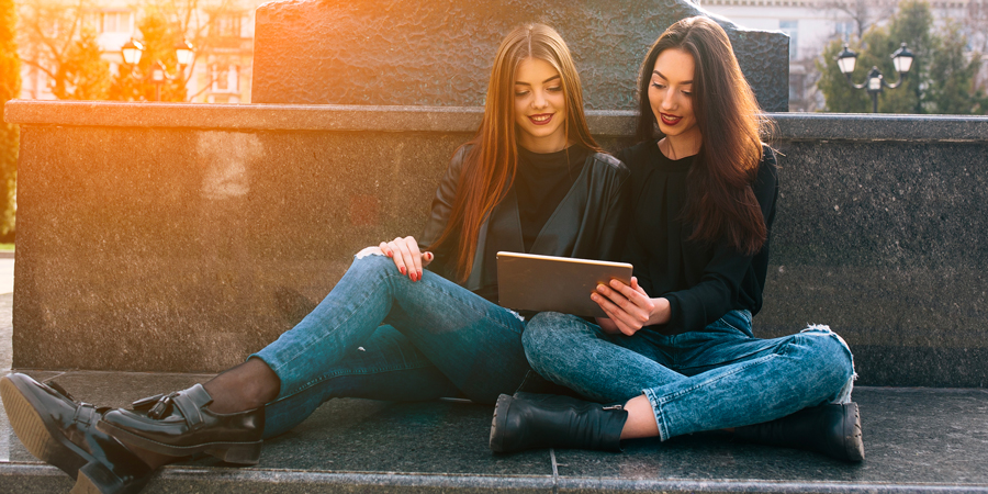 come le diverse generazioni usano l'AI al lavoro