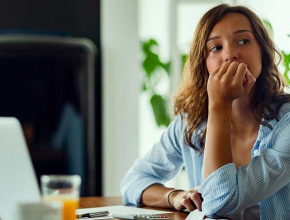 Sindrome dell’impostore: 7 italiani su 10 la sperimentano sul lavoro Sindrome dell’impostore: 7 italiani su 10 la sperimentano sul lavoro